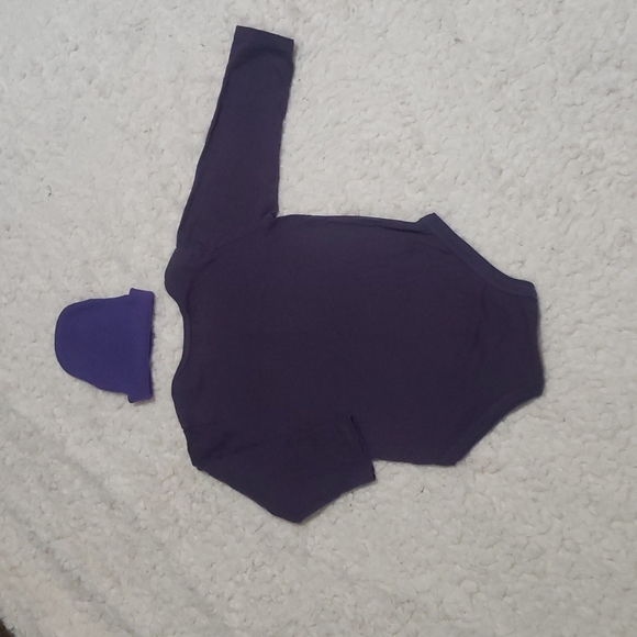 👶🏾Gently worn boys "LSU" Onesie size 12-188. Beanie Hat included! - Picture 3 of 4